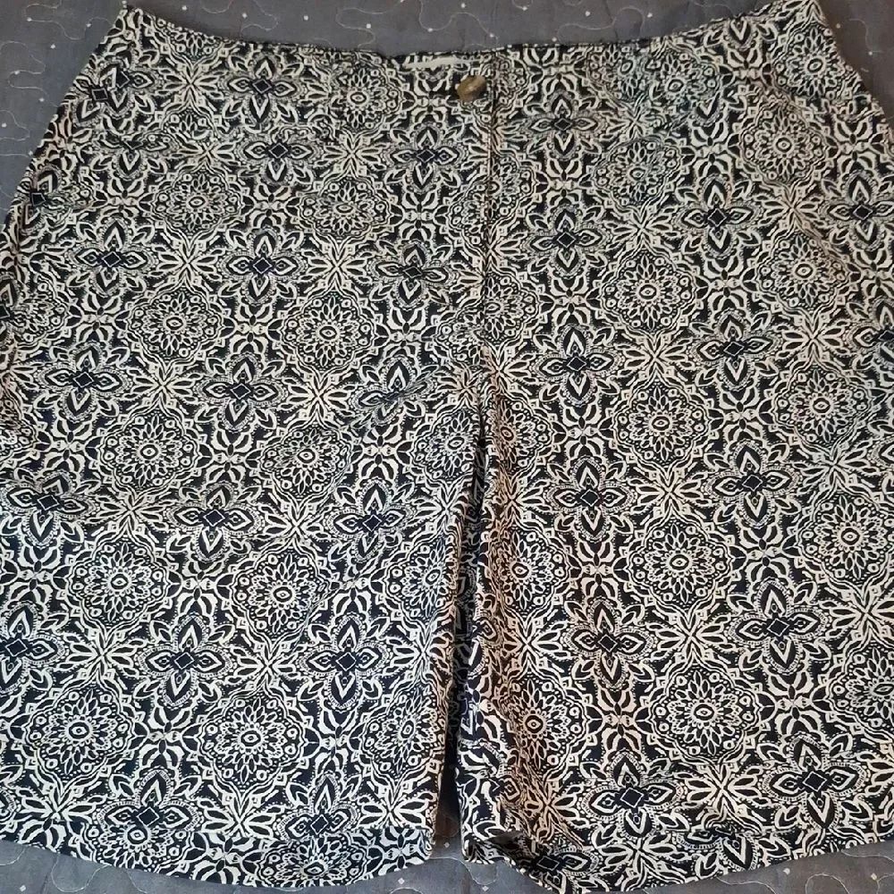 Kim Rogers Navy and White Patterned Shorts size 14